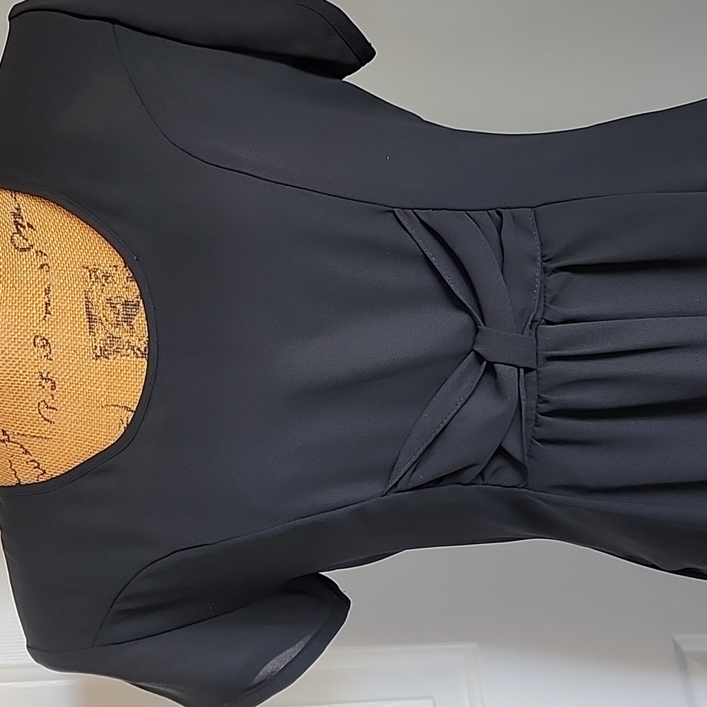 Black dress. - Picture 2 of 5